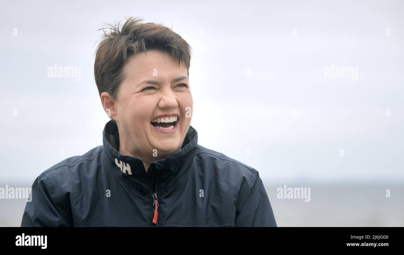 Edimburgo Scozia, Regno Unito maggio 02 2022. Il leader dei conservatori scozzesi Douglas Ross e l’ex leader Ruth Davidson a Portobello sulla scia della campagna elettorale in vista delle elezioni del governo locale di giovedì. Credit sst/alamy live news Foto Stock