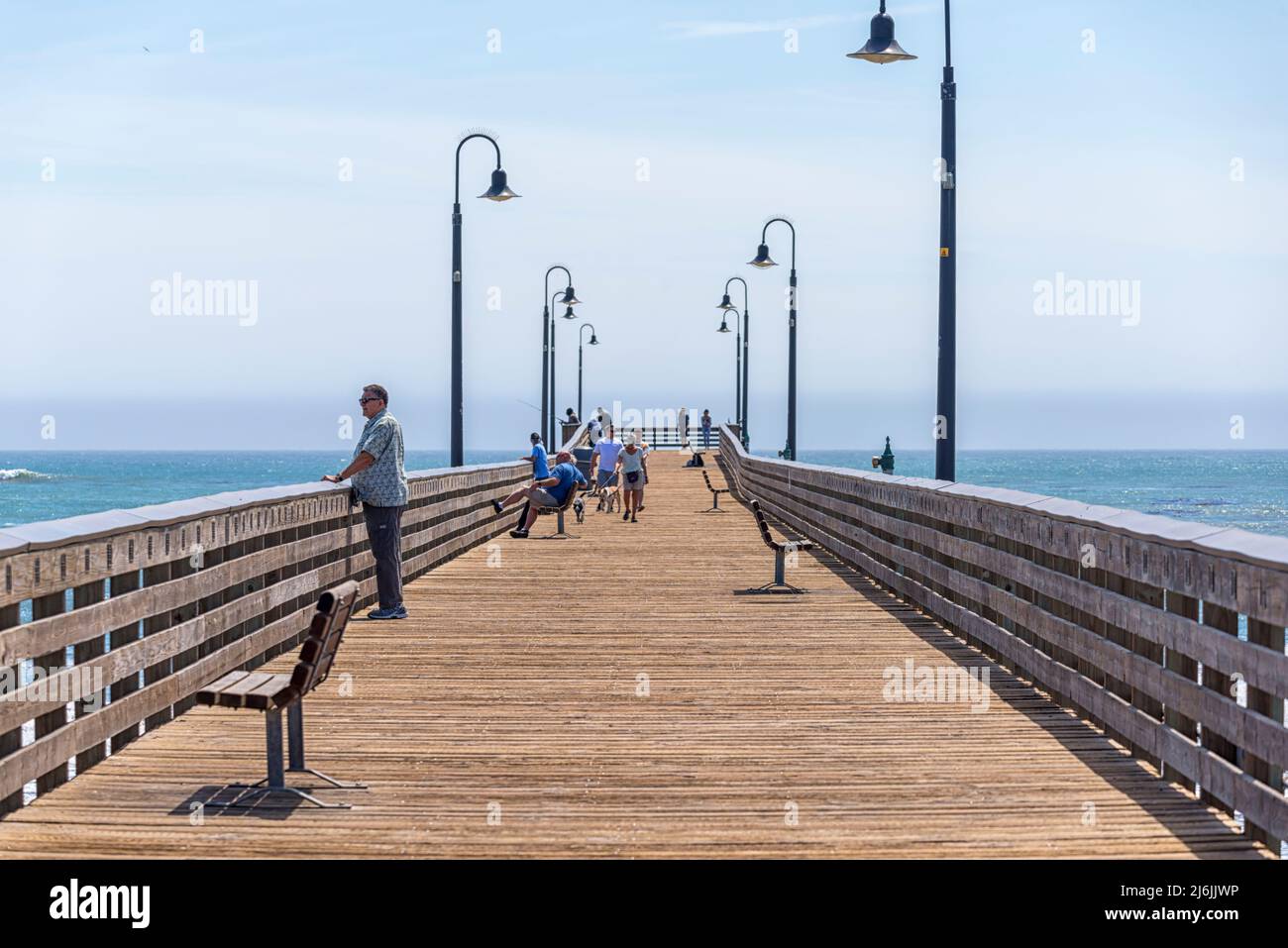 Cayucos Pier nel pomeriggio di aprile. Cayucos, California, Stati Uniti. Foto Stock