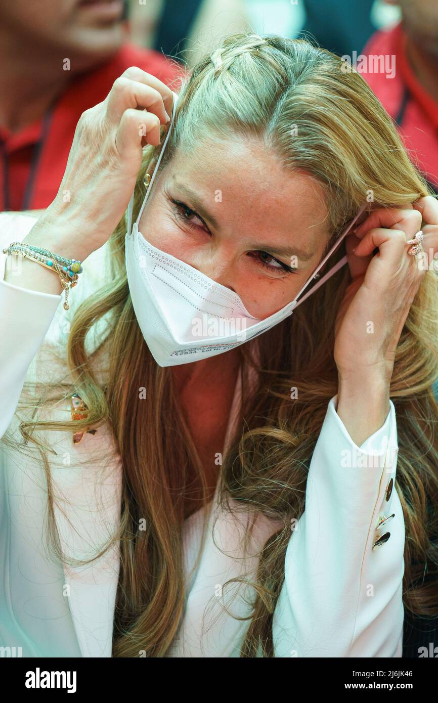 Esther Alcocer Koplowitz alla cerimonia per la consegna delle Medaglie della Comunità di Madrid e decorazioni dell'Ordine del 2nd maggio, presso la Real Casa de Correos, a Madrid. Con questi premi, come ogni 2nd maggio, la Comunità di Madrid vuole decorare 19 personalità ed entità eccezionali della società civile di Madrid. Ogni 2nd maggio, la Comunità di Madrid commemora la prima rivolta popolare contro le truppe napoleoniche, che ha portato alla guerra d'indipendenza. (Foto di Atilano Garcia / SOPA Images/Sipa USA) Foto Stock