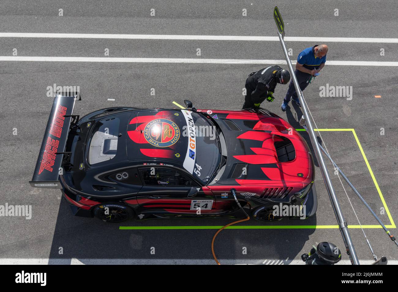 Aprile 30, 2022. Estoril, Portogallo. Il #54 SPS Automotive Performance - Mercedes AMG GT3 EVO 2020, guidato da Dexter Muller (che) e Yannick Mettler (che) in azione durante il round 1 dell'International GT Open © Alexandre de Sousa/Alamy Live News Foto Stock