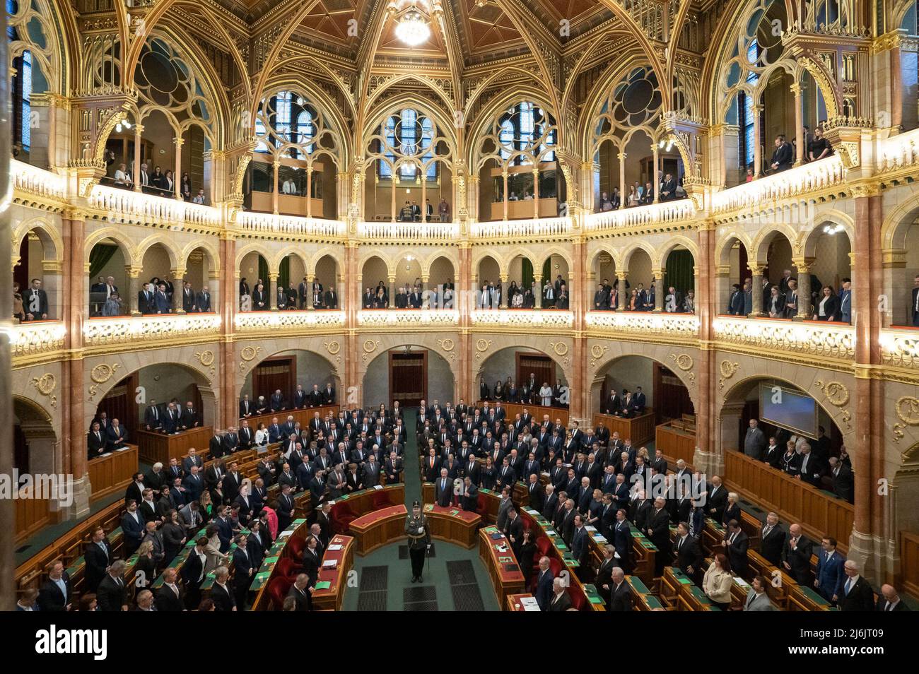(220502) -- BUDAPEST, 2 maggio 2022 (Xinhua) -- Foto scattata il 2 maggio 2022 mostra la prima sessione del neoeletto parlamento ungherese a Budapest, Ungheria. Il parlamento ungherese recentemente eletto ha tenuto la sua prima sessione qui lunedì, eleggendo i suoi funzionari chiave. (Foto di Attila Volgyi/Xinhua) Foto Stock