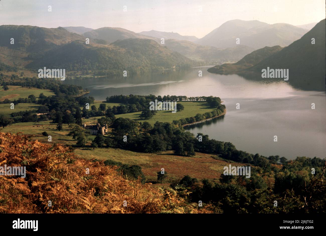 Ullswater a St Domenica Crag e Hellvellyn in lontananza preso da Gowbarrow Fell Photo by Henshaw Archive / Tom Parker Collection Foto Stock