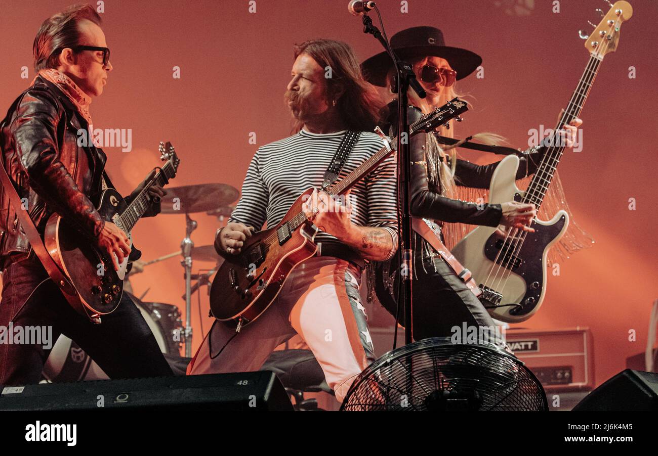 Eagles of Death Metal Headlining Sabato notte al Teddy Rocks Festival 30 aprile 2022. Credito: Charlie Raven/Alamy Foto Stock