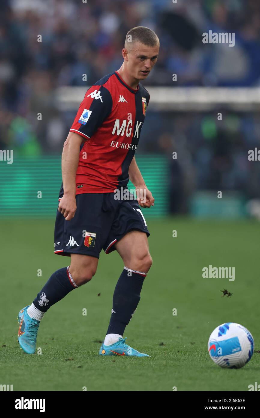 Genova, Italia, 30th aprile 2022. Albert Gudmundsson del CFC di Genova durante la serie A match a Luigi Ferraris, Genova. Il credito d'immagine dovrebbe essere: Jonathan Moscrop / Sportimage Foto Stock