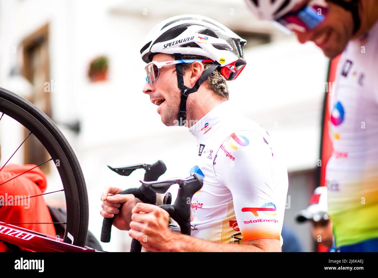 Narcea, Spagna. 1st maggio 2022. Cristian Rodríguez (TotalEnergies) dopo lo start della 3rd tappa della gara ciclistica 'Vuelta a Asturias' (Tour di AST Foto Stock