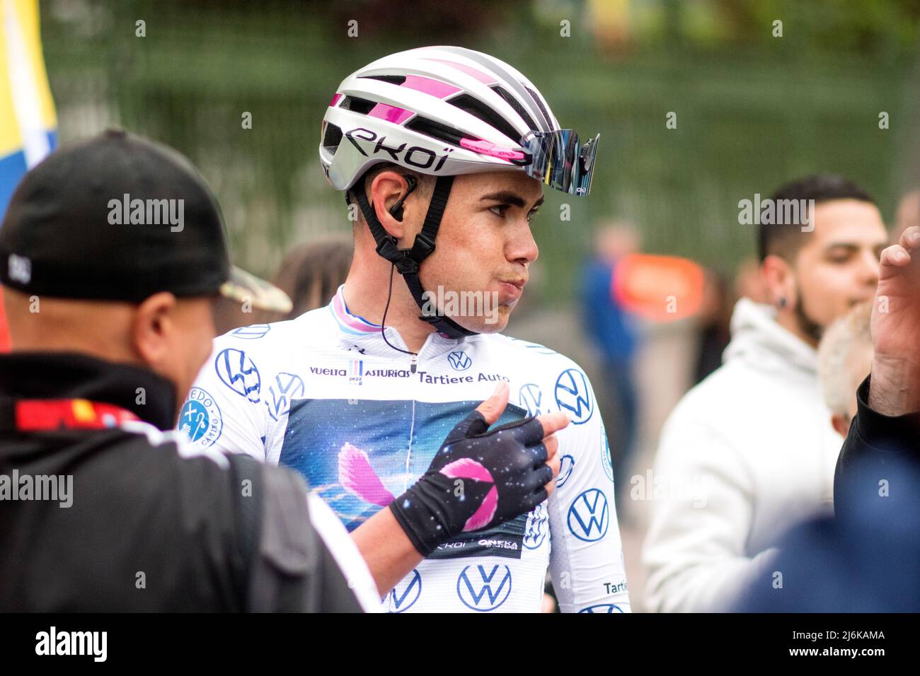 Oviedo, Spagna. 1st maggio 2022. Cantone Isaac (Manuela Fundacion) prima della tappa 3rd della gara ciclistica 'Vuelta a Asturias' (Tour delle Asturie) tra Foto Stock