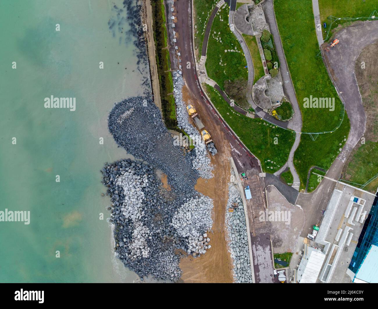 Il Southsea Coastal Scheme è il più grande progetto di difesa costiera condotto dalle autorità locali del Regno Unito, per un valore superiore a 100m sterline. Si allunga per il 4,5km. Foto Stock