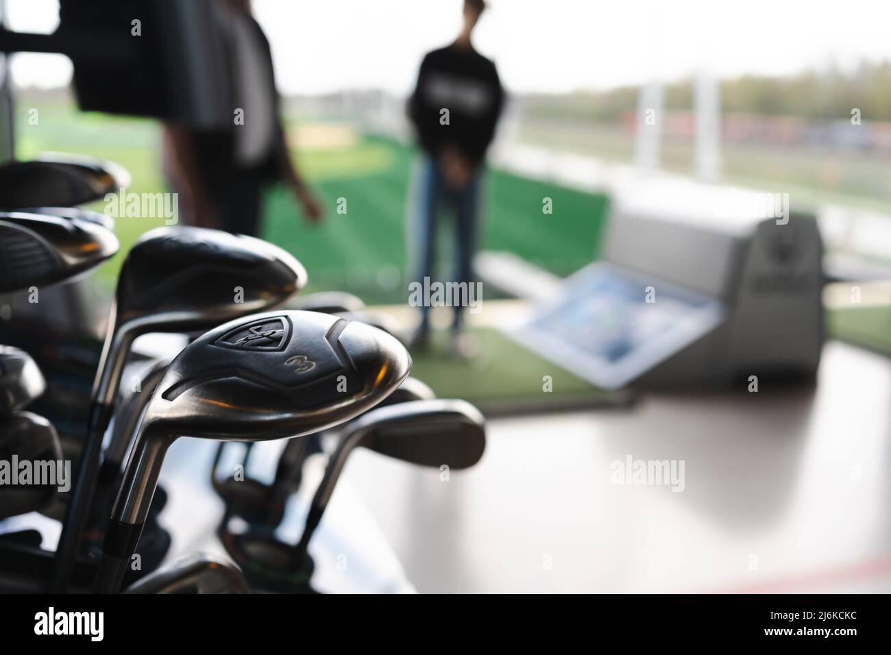 Iron Golf Club con numeri nel moderno campo da golf. Top golf. Foto Stock