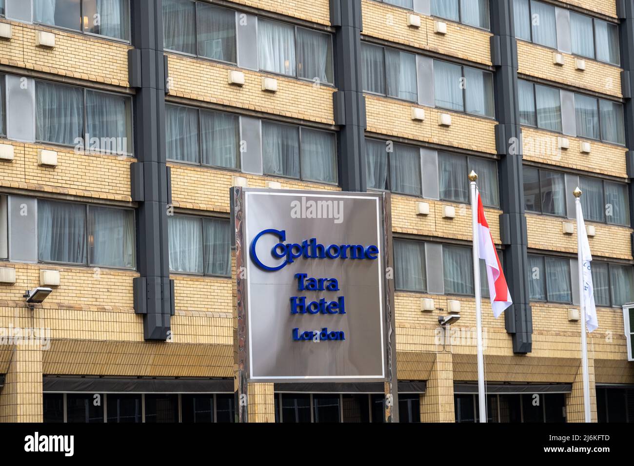 Londra, 2022 aprile: Copthorne Tara Hotel a Kensington, vicino a High Street Kensington e Hyde Park Foto Stock