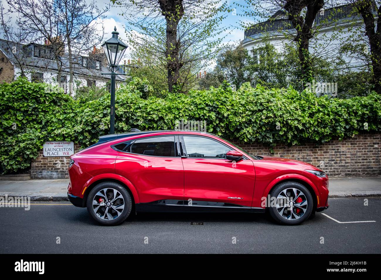 Londra- Aprile 2022: Ford Mustang Mach e -E4x auto elettrica Foto Stock