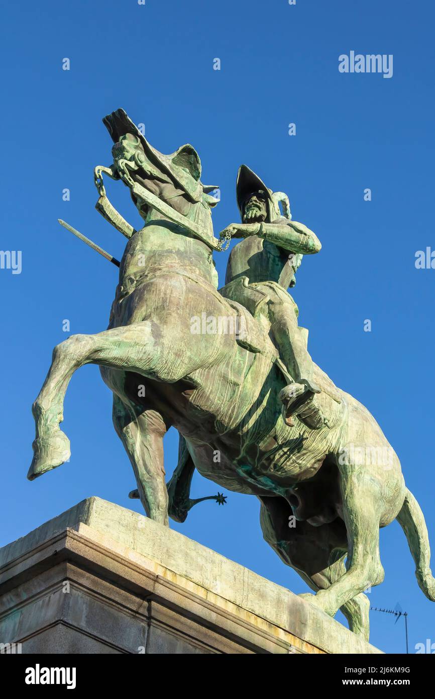 La statua della statua equestre Francisco Pizarro situato nella città di Trujillo, Caceres, Spagna. Foto Stock