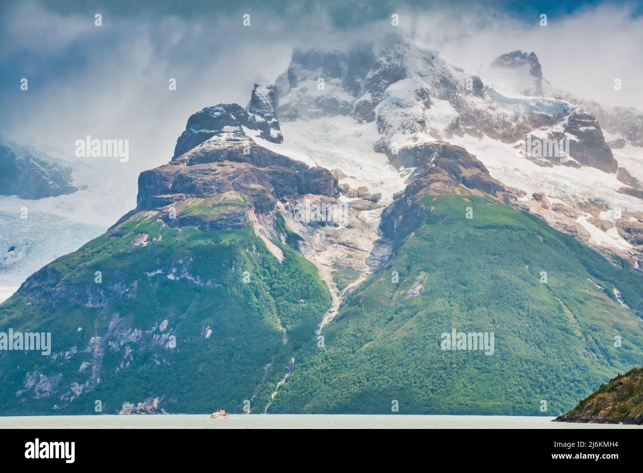 Monte Balmaceda nel Parco Nazionale Bernardo o'Higgins, Patagonia, Cile Foto Stock