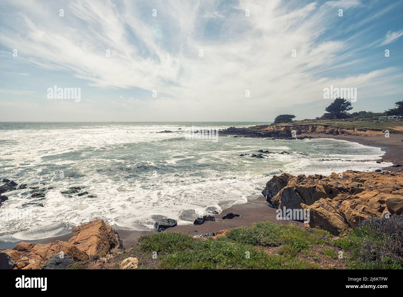 Moonstone Beach nel pomeriggio di aprile. Cambria, California, Stati Uniti. Foto Stock