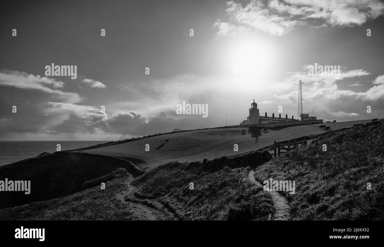 Spettacolare immagine monocromatica del faro di Lizard, Cornovaglia, Inghilterra Foto Stock