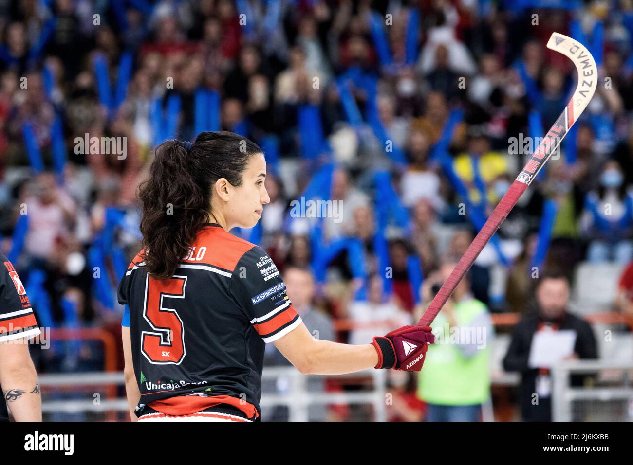 Gijon, Spagna. 1st maggio 2022. Sara Gonzalez Lolo (Gijon HC) durante la partita di hockey in pista della finale Female Eurolega Cup tra Gijon HC e CHP Plegam Foto Stock