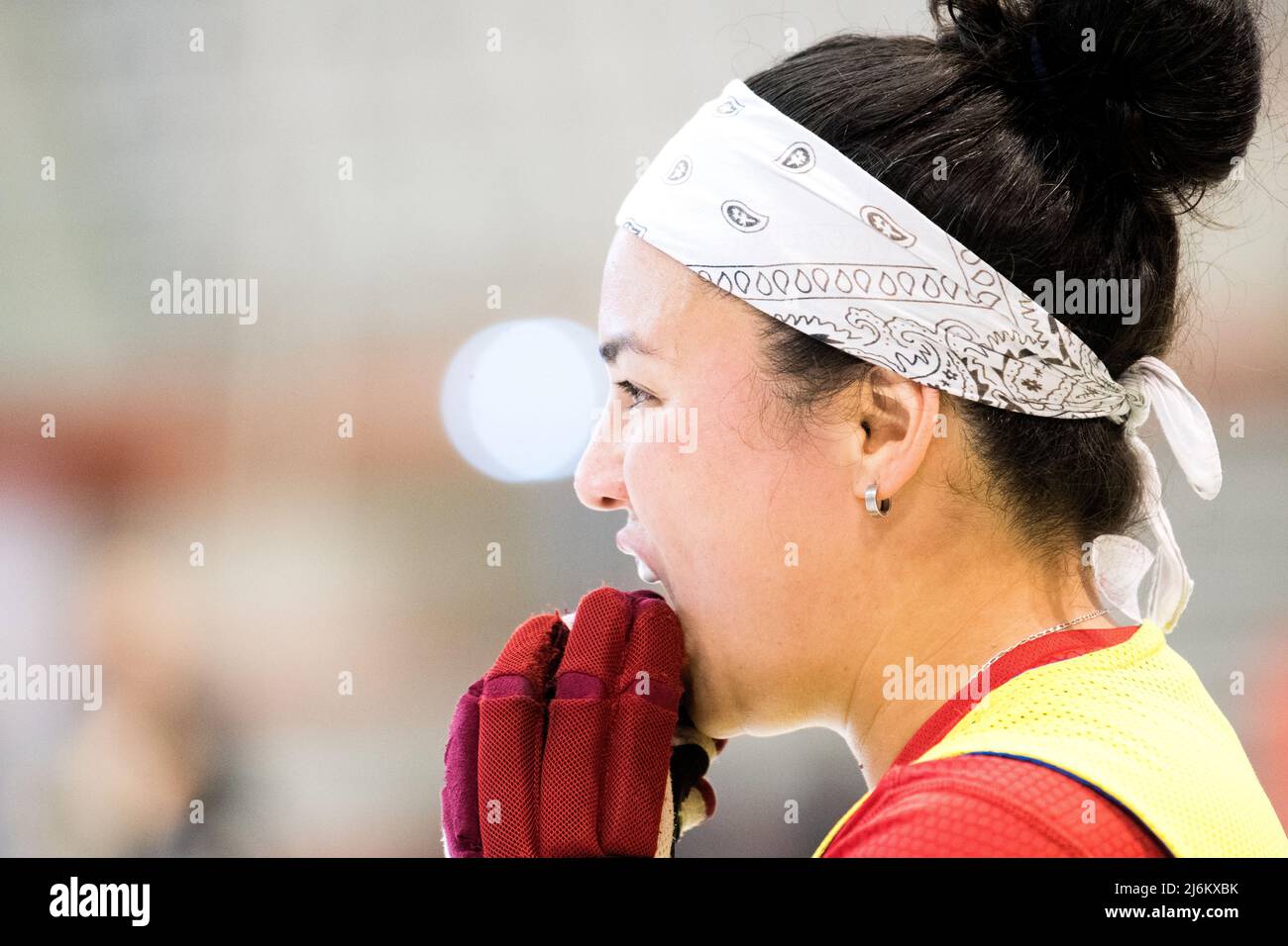 Gijon, Spagna. 1st maggio 2022. Natasha Lee (Gijon HC) durante la partita di hockey in pista della finale Female Eurolega Cup tra Gijon HC e CHP Plegamans a. Foto Stock