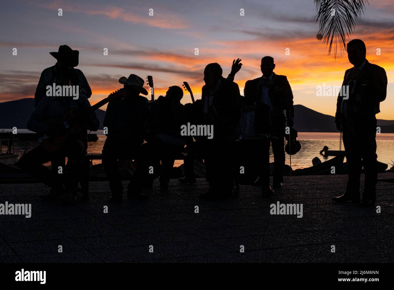 Band messicana che suona a Lake Chapala, Messico Foto Stock