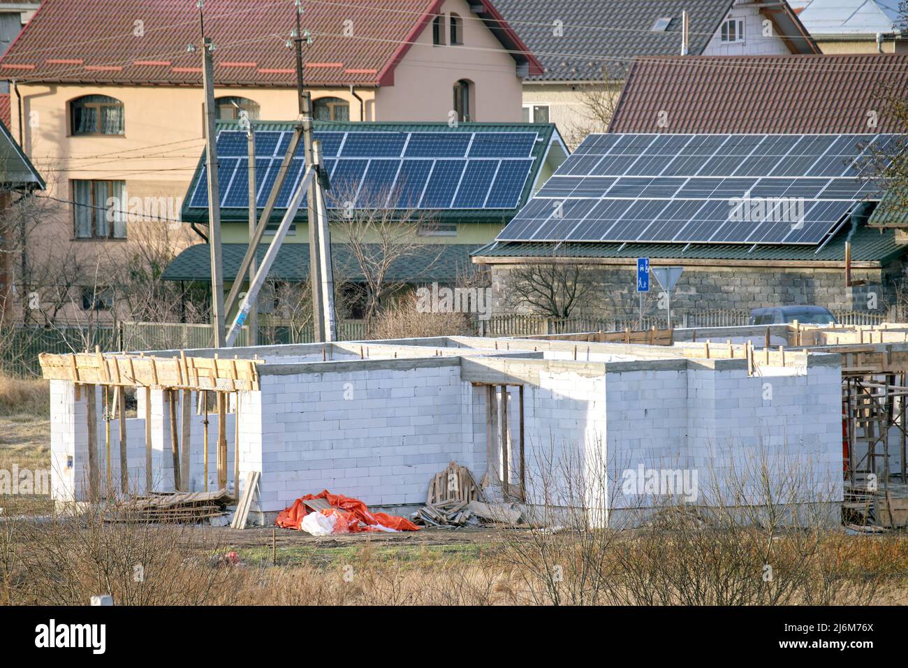 Incompiuta cornice di casa privata in costruzione in area suburbana Foto Stock