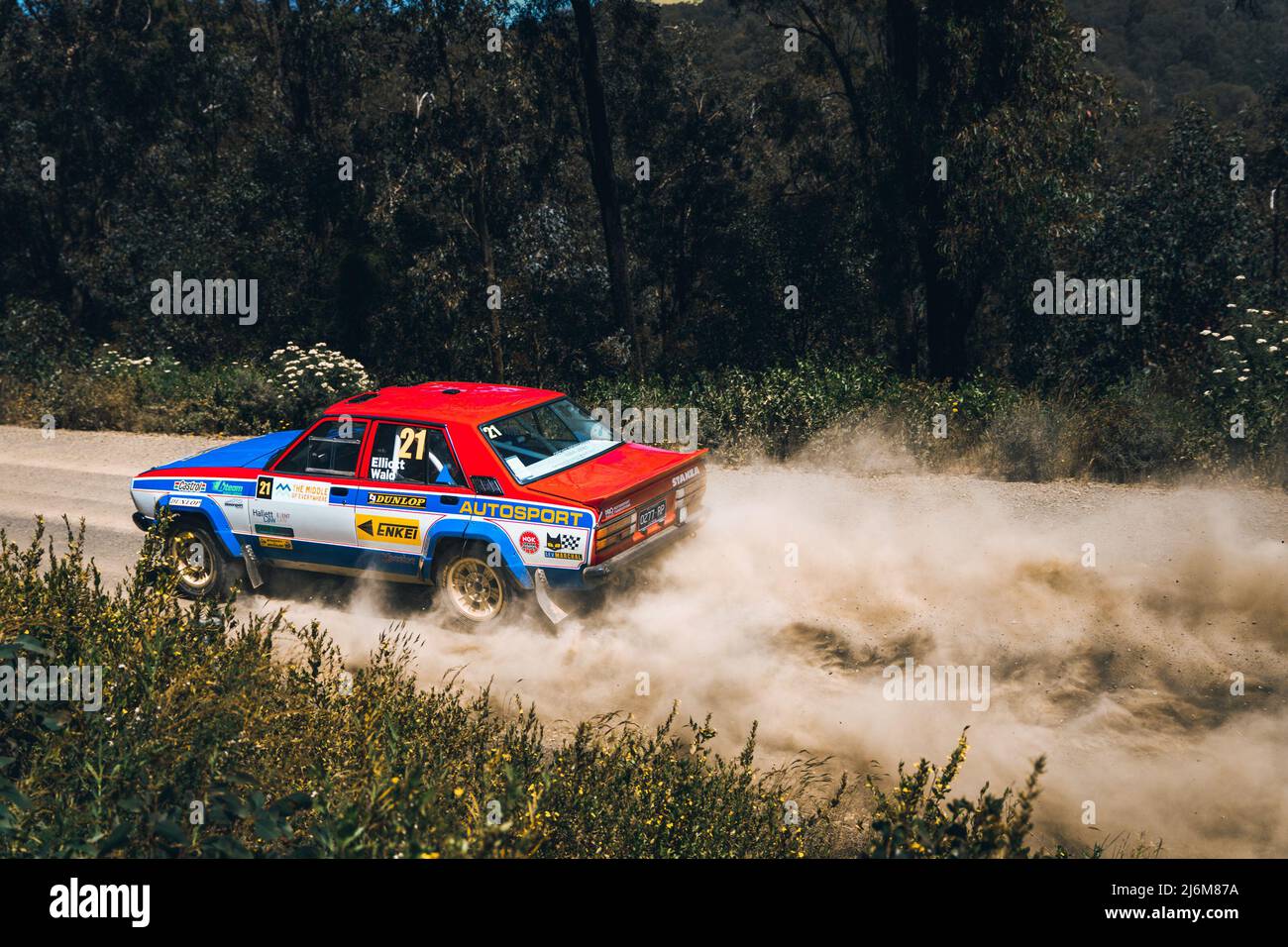 Auto #21 guidata da Joel Wald e navigatore Cathey Elliott che vola attraverso SS3 al Gippsland Rally 2021 a Heyfield, Victoria, Australia. Foto Stock