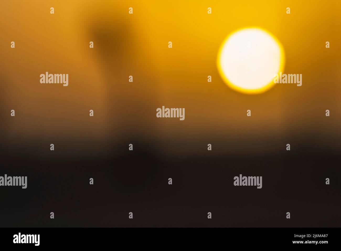 Immagine di sfondo di un sole che tramonta Foto Stock