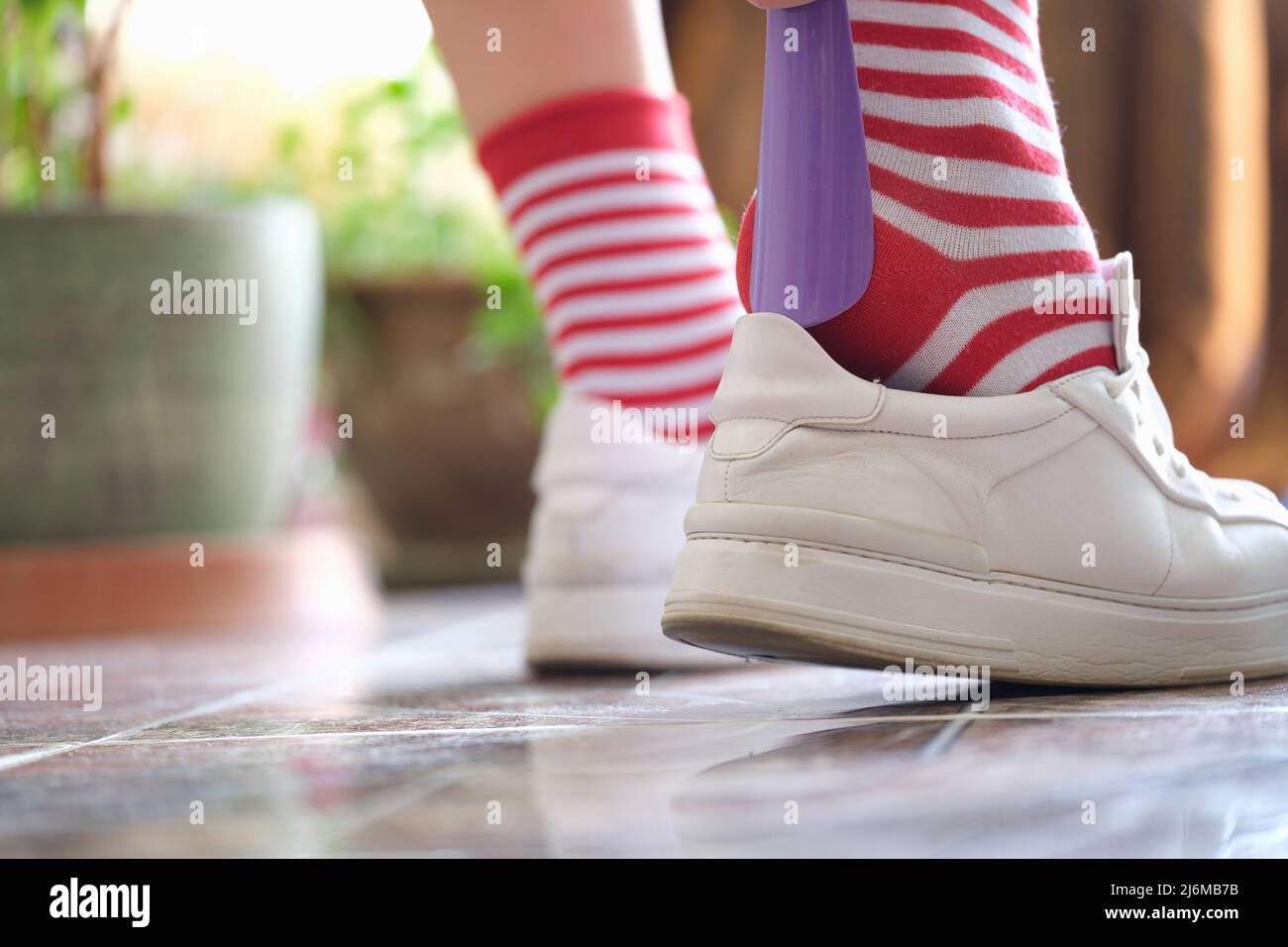 Scarpe bianche hotsell con dietro colorato