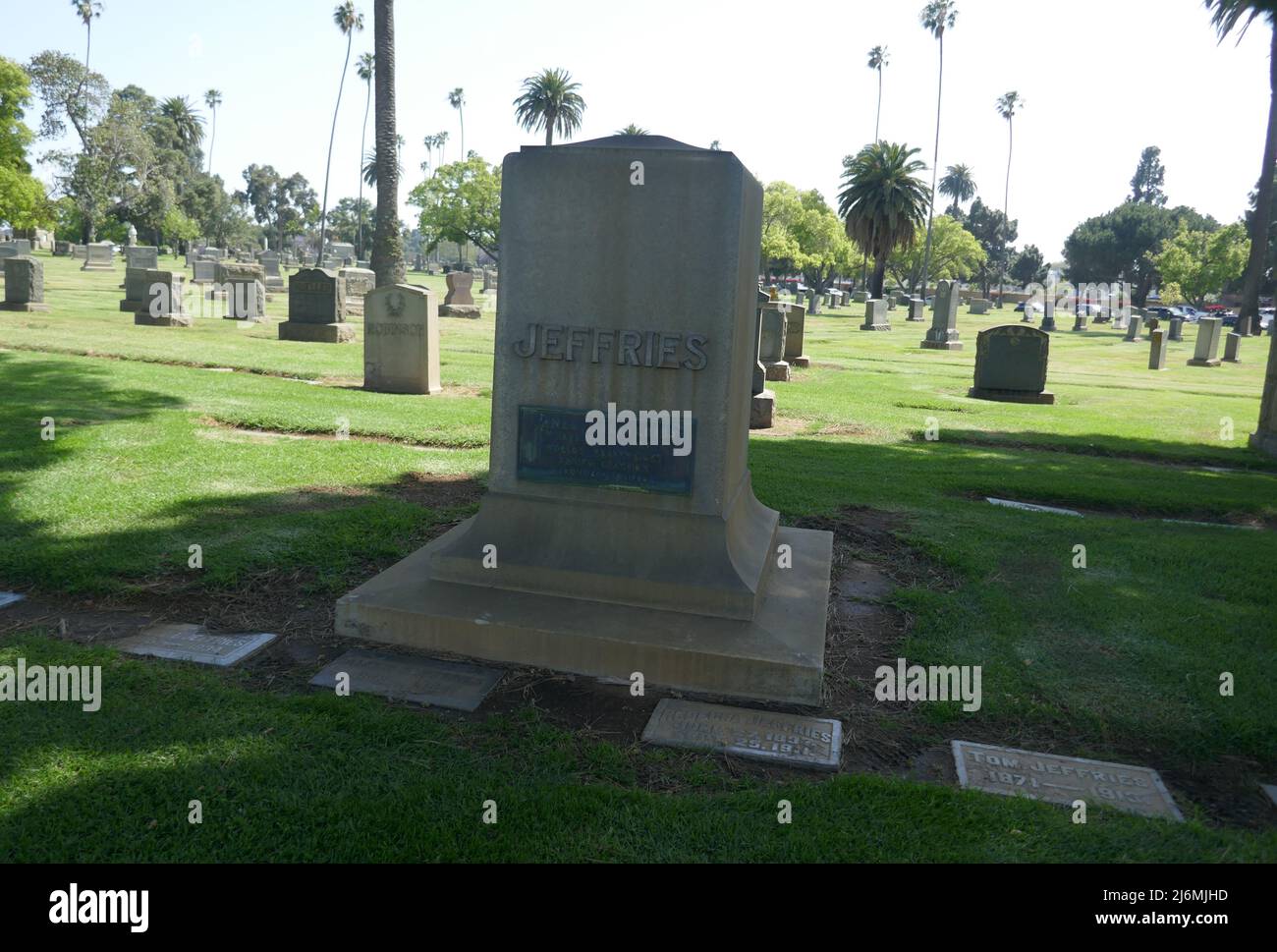 Inglewood, California, USA 29th Aprile 2022 Boxer Jim Jeffries grave at Inglewood Park Cemetery il 29 Aprile 2022 a Inglewood, Los Angeles, California, USA. Foto di Barry King/Alamy Stock Foto Foto Stock