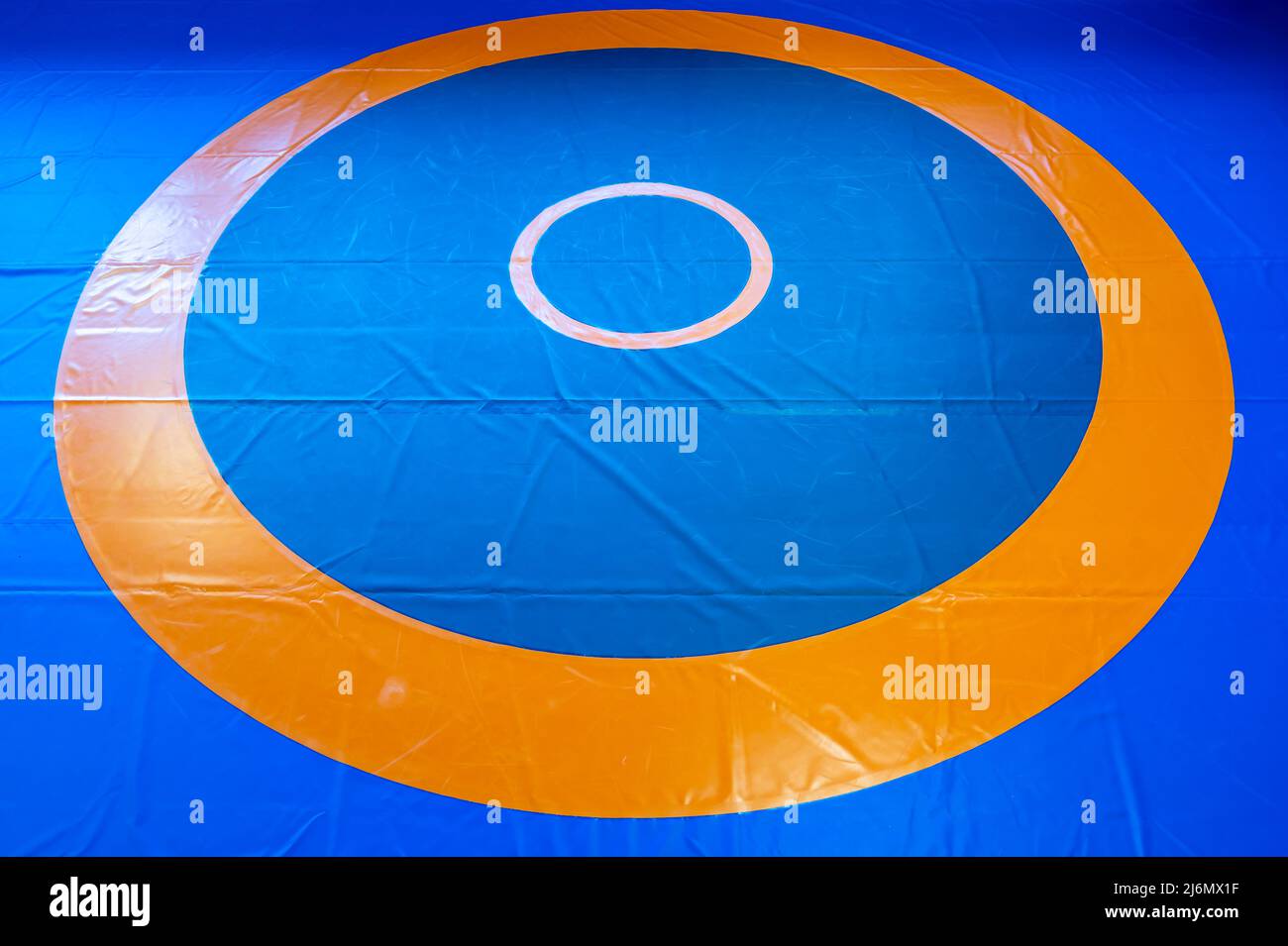 Modello per tappeto da wrestling vuoto con spazio di testo per la personalizzazione Foto Stock