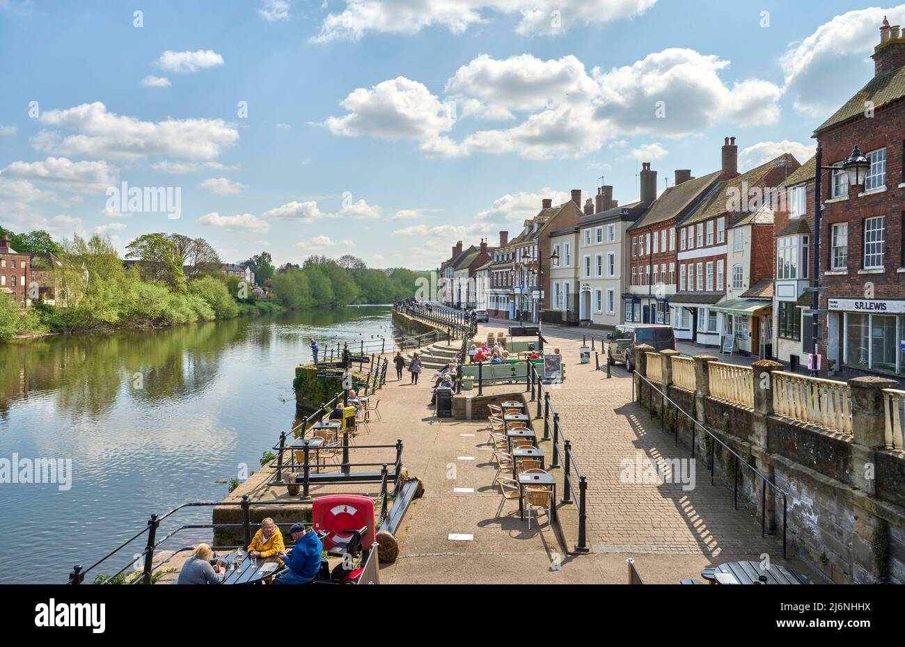 Frontage al fiume nella città di Worcestershire di Bewdley, sulle rive del fiume Severn, Midlands, Regno Unito Foto Stock