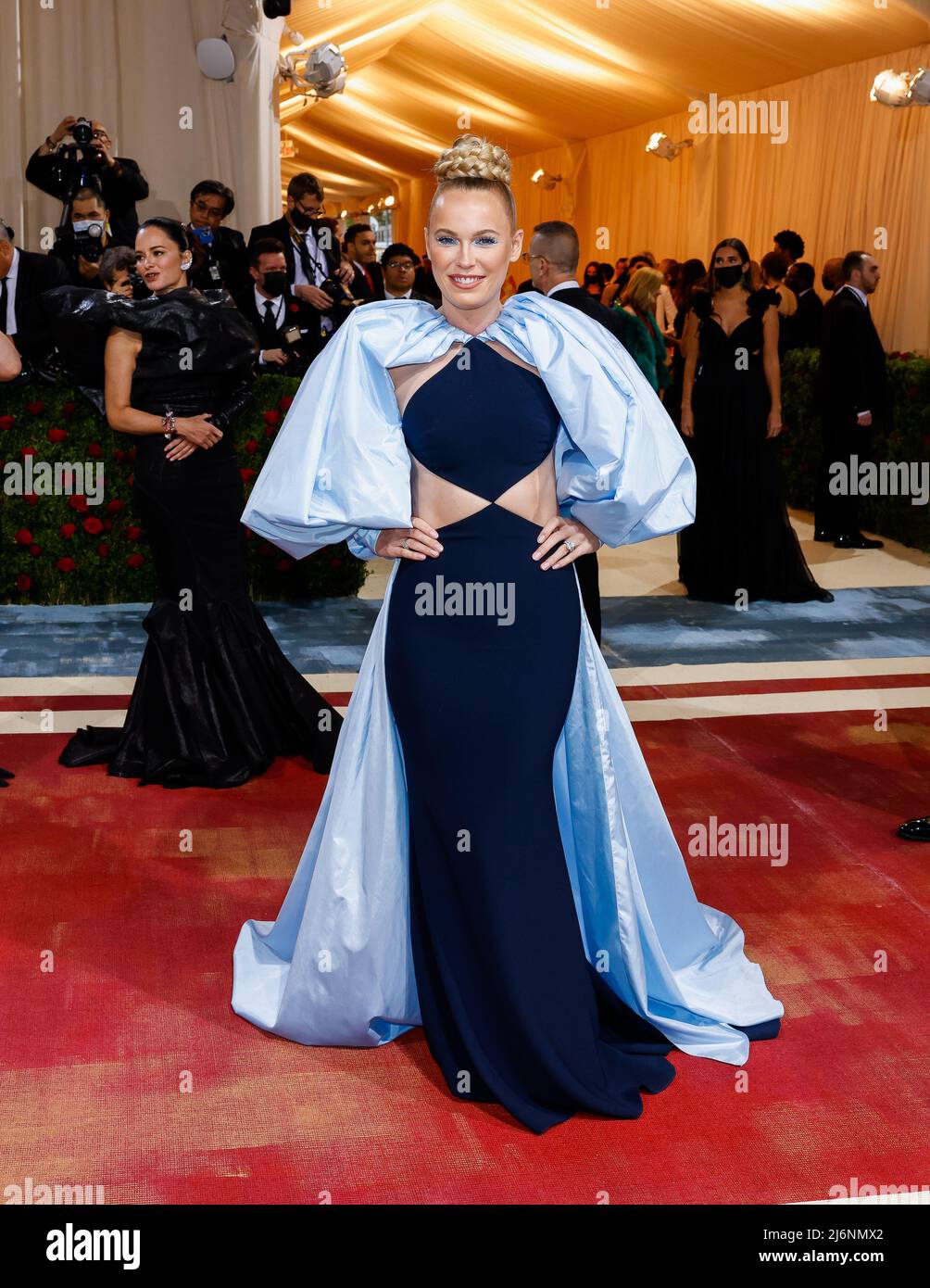 New York, Stati Uniti. 03rd maggio 2022. Caroline Wozniack arriva sul tappeto rosso per il Met Gala al Metropolitan Museum of Art celebrando l'apertura del Costume Institute di 'in America: An Antology of Fashion' a New York City lunedì 2 maggio 2022. Foto di John Angelillo/UPI Credit: UPI/Alamy Live News Foto Stock