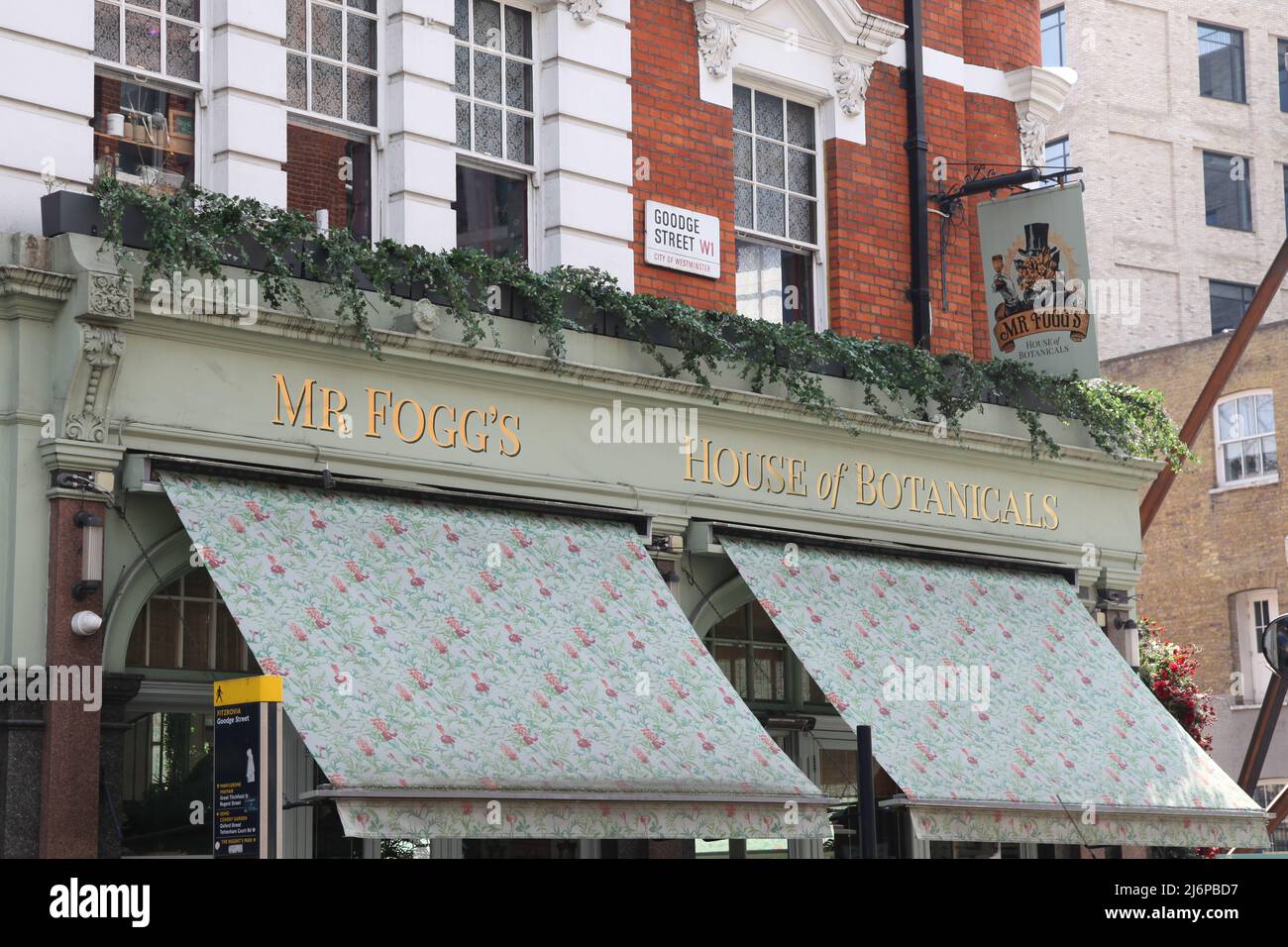 Fogg's House of Botanicals on Goodge Street, Londra, Inghilterra, Regno Unito, 2022 ore al giorno Foto Stock