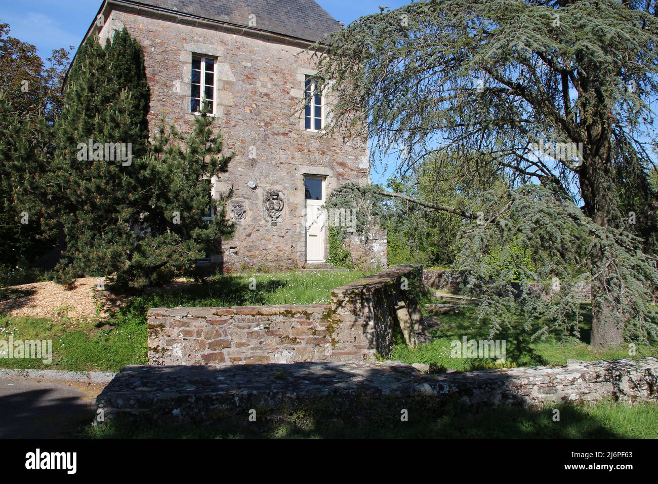 antico edificio in pietra (pavillon des nourries) a montaigu in vandea (francia) Foto Stock