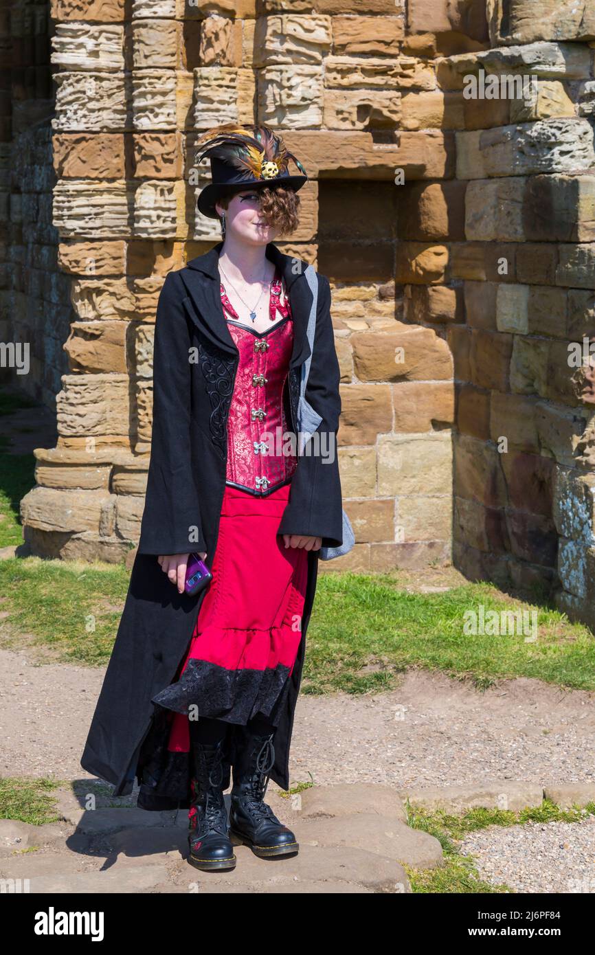 Whitby Goth Festival a Whitby, Yorkshire, Regno Unito nel mese di aprile 2022 - Whitby Goth Weekend Foto Stock