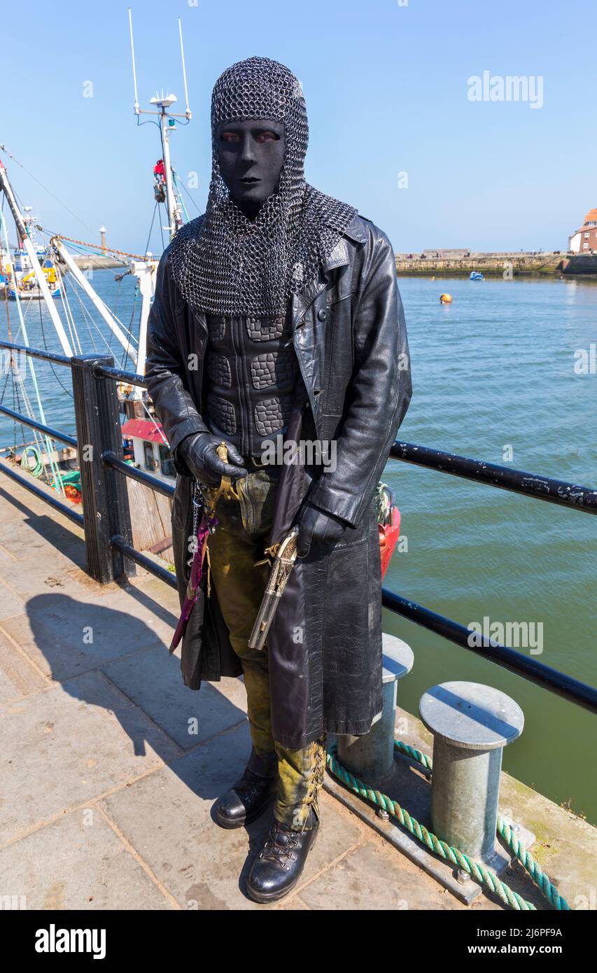 Whitby Goth Festival a Whitby, Yorkshire, Regno Unito nel mese di aprile 2022 - Whitby Goth Weekend Foto Stock