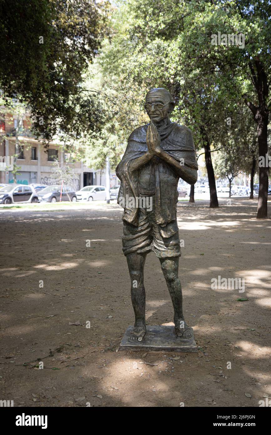BARCELLONA, SPAGNA-30 APRILE 2022: Statua di bronzo del Mahatma Gandhi a Barcellona Foto Stock
