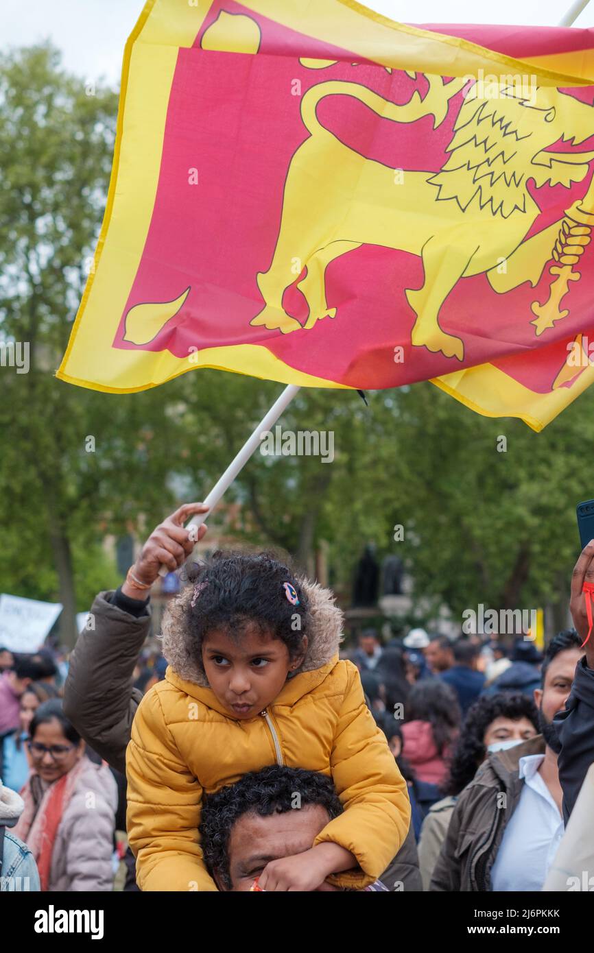 Gli Sri Lanka a Londra protestano aganista il loro presidente, Gotabaya Rajapaksa e primo Minster, Mahinda Rajapaksa durante il Mayday, chiedendo loro di intervenire Foto Stock