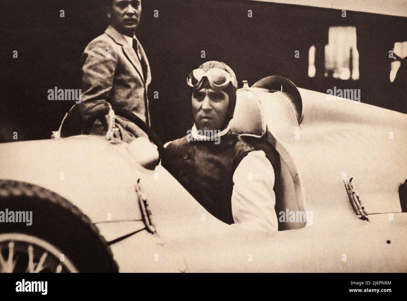 Tazio Nuvolari nel 1936 per la terza volta campione del mondo dell'automobilismo Foto Stock