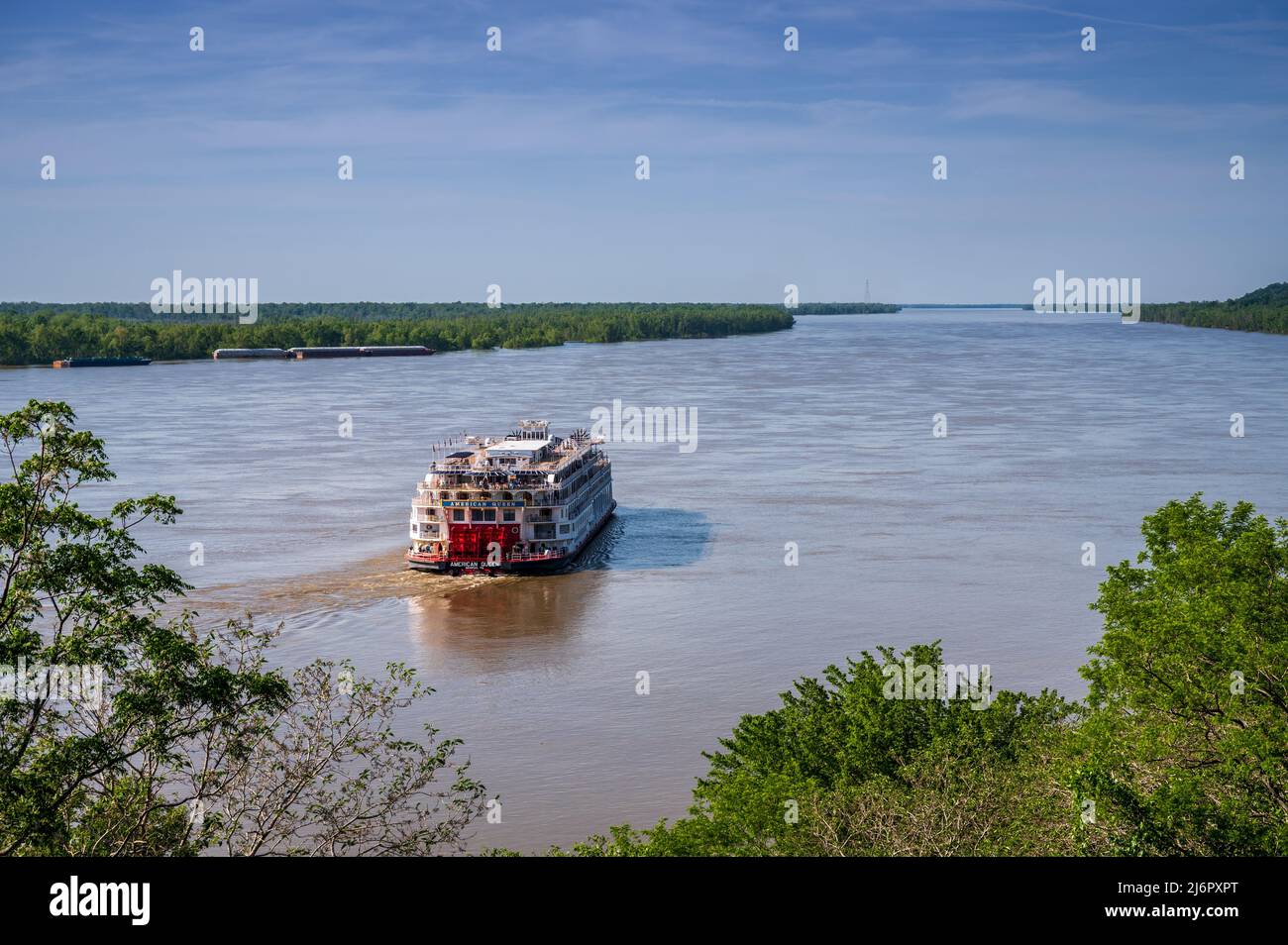 Battello a vapore American Queen sul fiume Mississippi con partenza da Natchez, MS, USA. Foto Stock