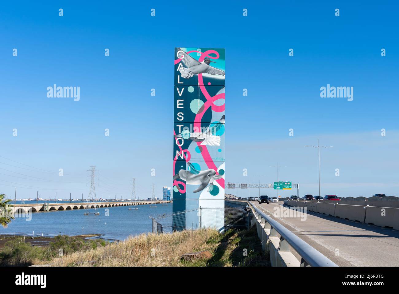 Galveston, Texas, USA - 12 marzo 2022: Un cartello di benvenuto Galveston accanto alla Gulf Freeway a Galveston, Texas, USA. Galveston è un'isola città del Texas. Foto Stock