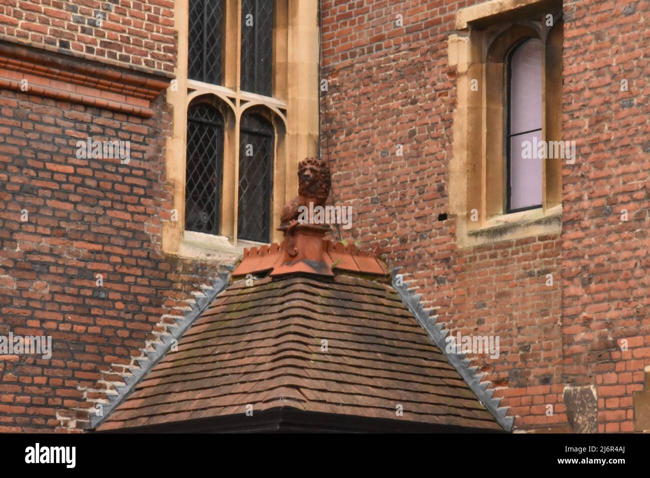 Gargoyle in Master Carpenter's Court, Hampton Court Palace, Richmond, Londra, Inghilterra. Foto Stock