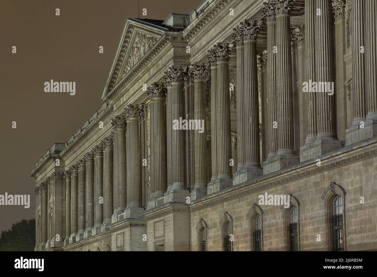 Il Colonnade del musée du Louvre, commissionato da Re Luigi il 14th