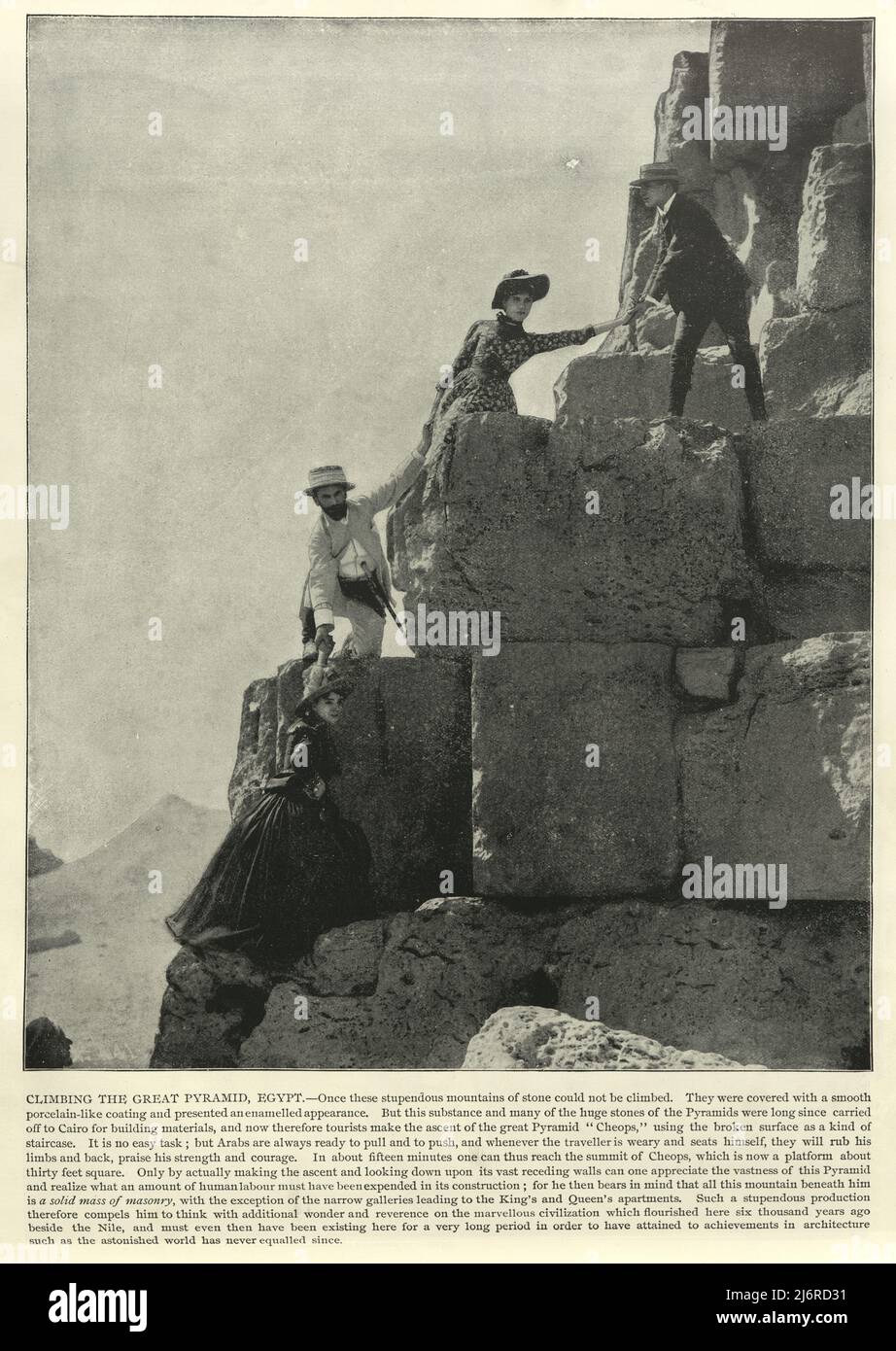 Foto antica del Gruppo di turisti vittoriani che arrampicano la Piramide Freat, Egitto, 19th secolo Foto Stock