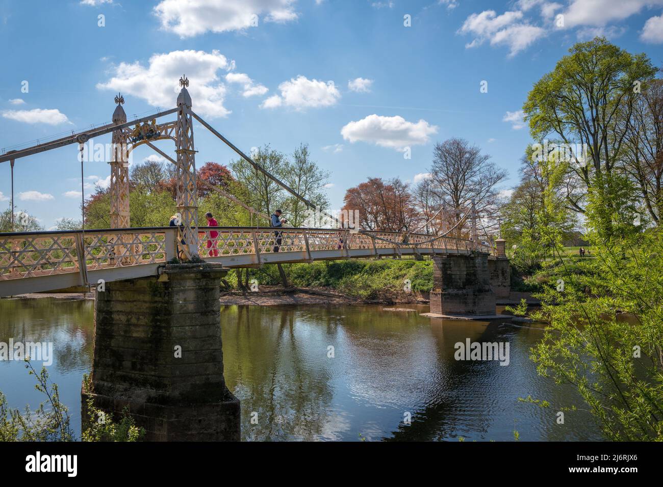 Victoria Bridge, un ponte pedonale che attraversa il fiume Wye nella città di Hereford, Herefordshire, Inghilterra, Regno Unito Foto Stock