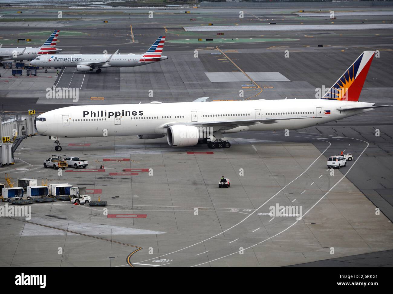 Un Airbus Philippine Airlines A321 passeggeri taxi aerei per il cancello all'aeroporto internazionale di San Francisco a San Francisco, California. Foto Stock