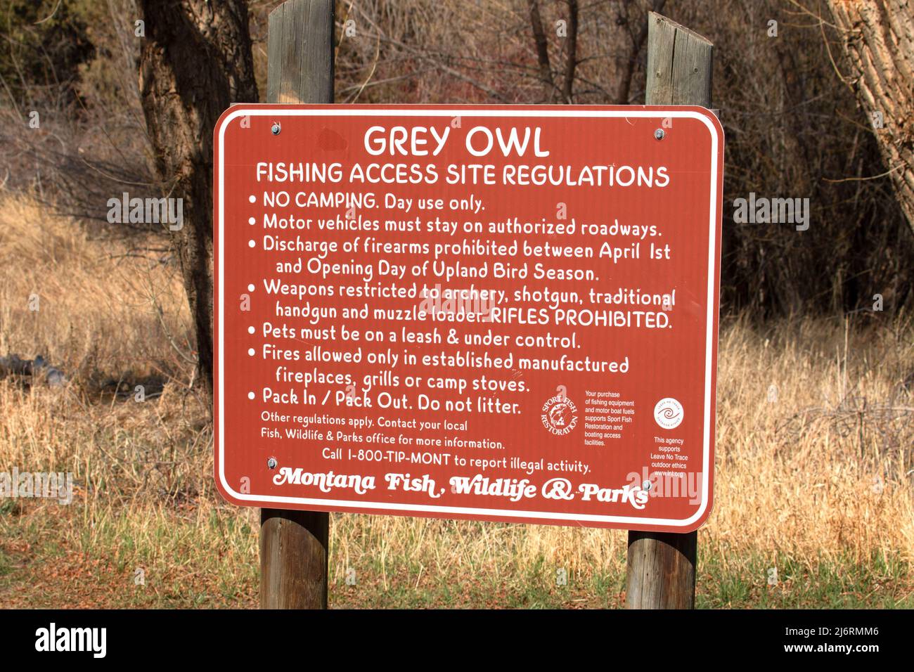 Cartello con la normativa, Gray Owl Fishing Site, Park County, Montana Foto Stock