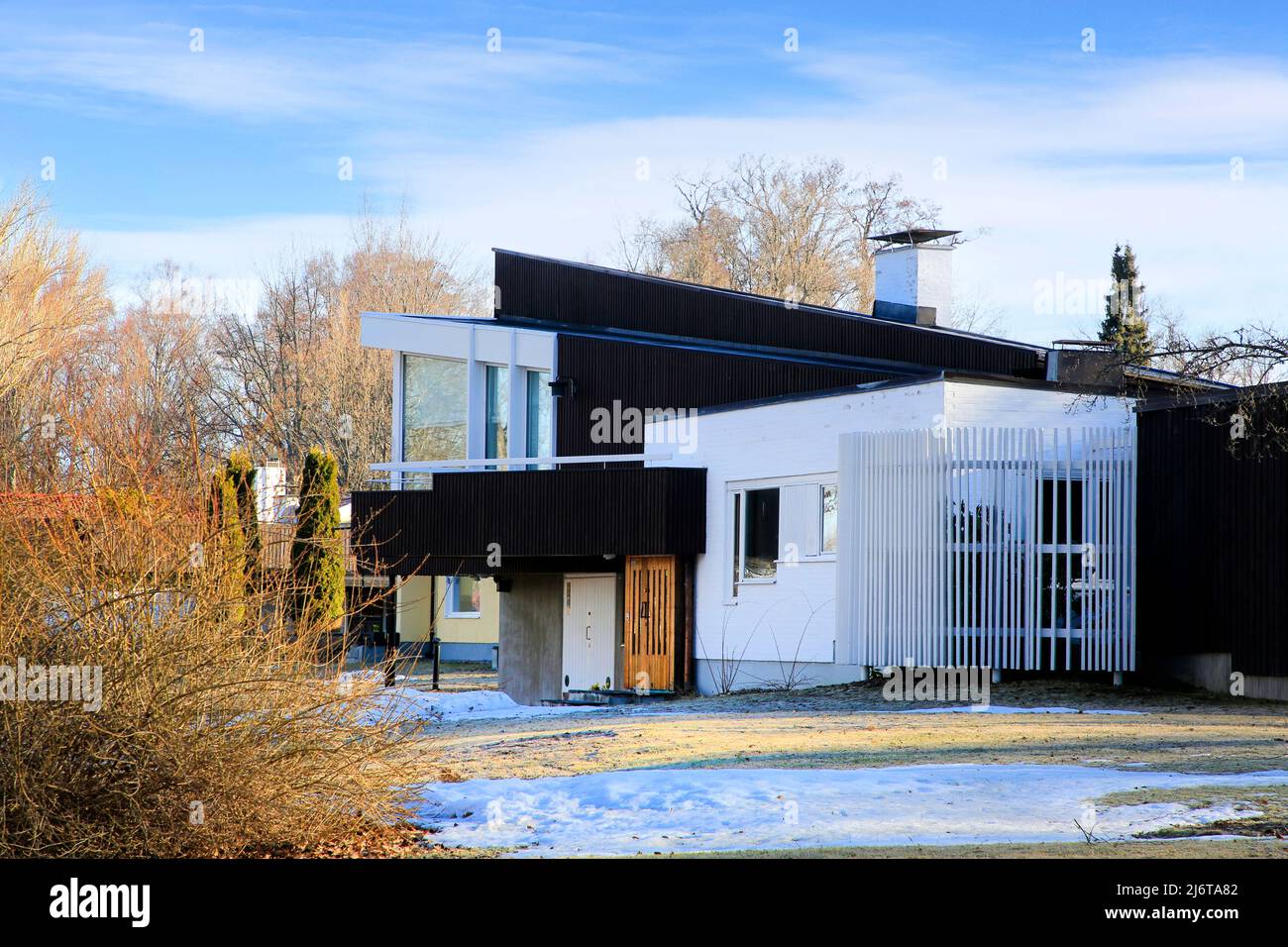 Villa Skeppet, una casa progettata da Alvar Aalto nel 1969-70 per i suoi amici Christine e Göran Schildt. Vista dalla strada. Raseborg, Finlandia. Foto Stock