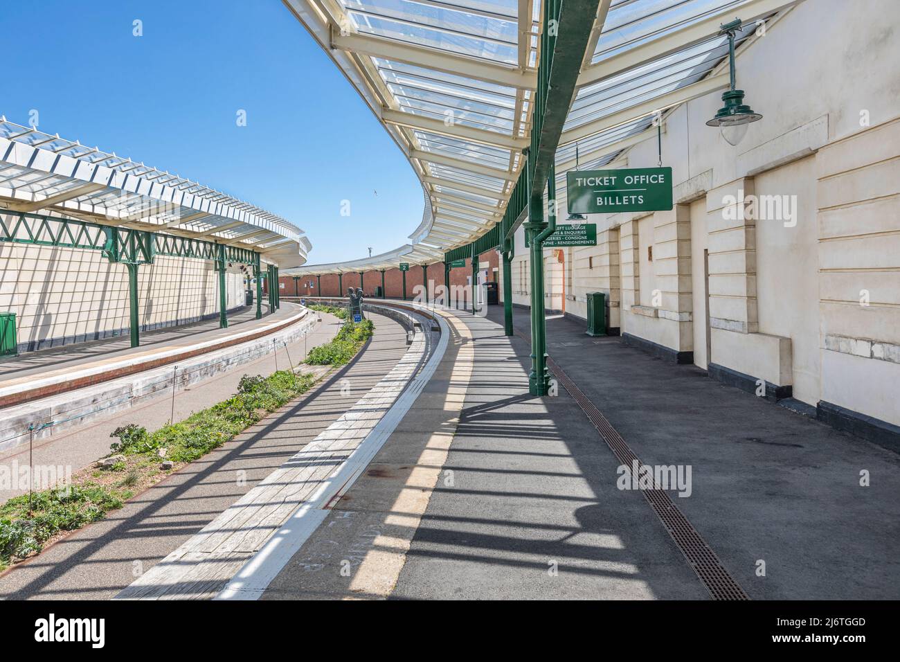 La stazione ferroviaria di Folkestone Harbour Arm è stata ristrutturata Foto Stock