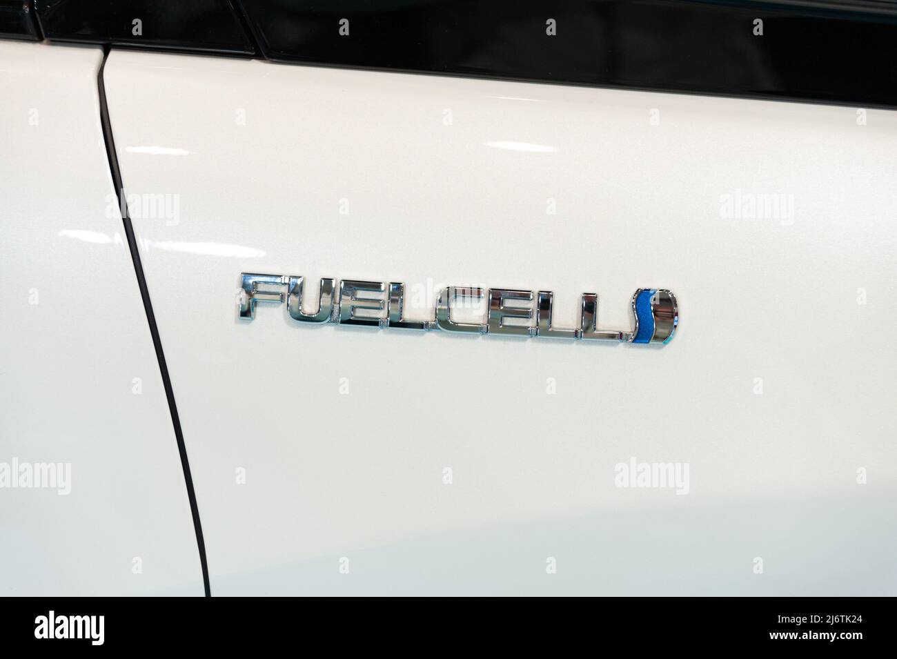 Odaiba, Tokyo, Giappone, Toyota Showcase Mega Web palette Town - 2 gennaio 2020: Toyota auto CARBURANTE CELLA logo close-up. Foto Stock