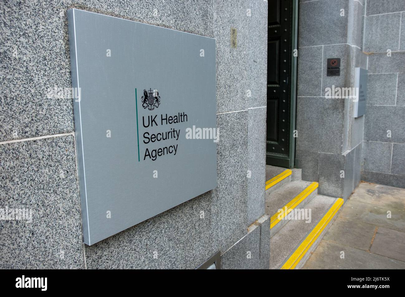 Londra - Maggio 2022: Agenzia per la sicurezza sanitaria del Regno Unito, un'agenzia governativa del Regno Unito responsabile della sicurezza sanitaria pubblica e della capacità di malattie infettive Foto Stock
