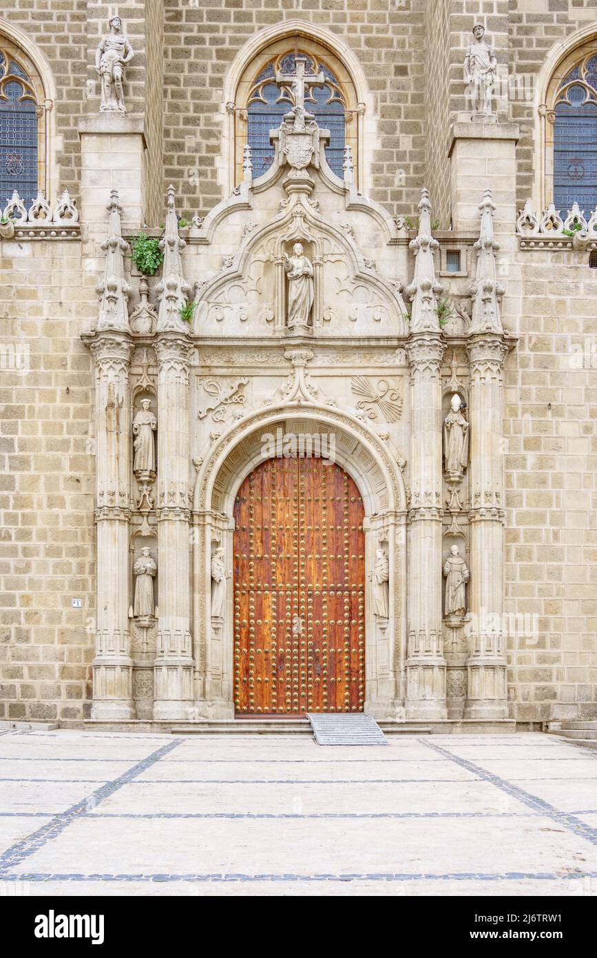 Ingresso al monastero di San Juan de los Reyes, monumento medievale a Toledo, Spagna Foto Stock