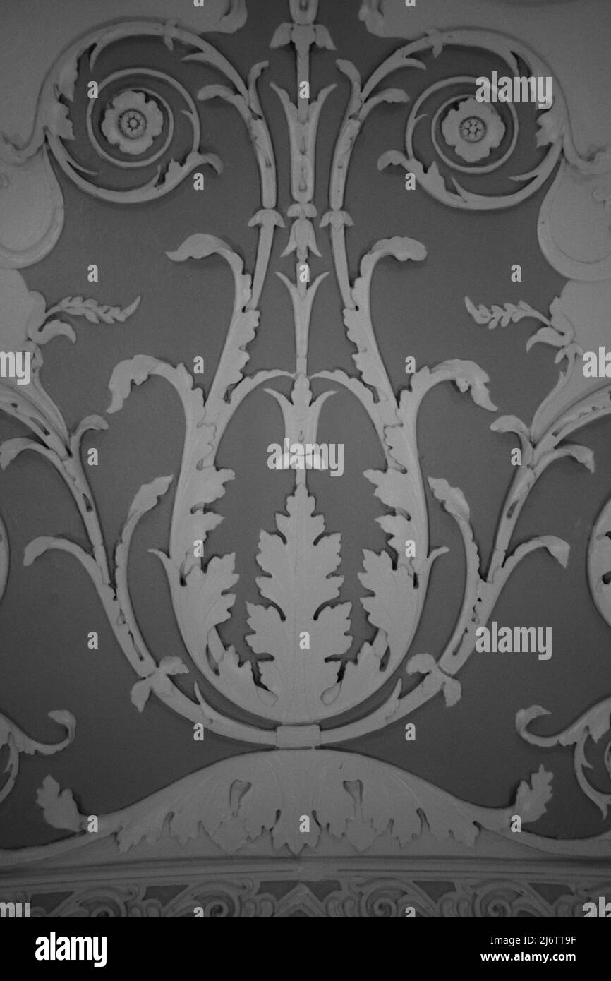 Elaborato design delle pareti che funge da bel dettaglio architettonico coloniale tradizionale delle pareti in bianco e nero. Foto Stock
